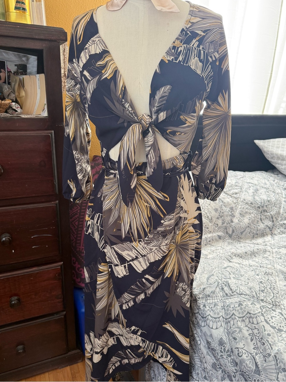 Hi low, front tie dress Medium NWOT